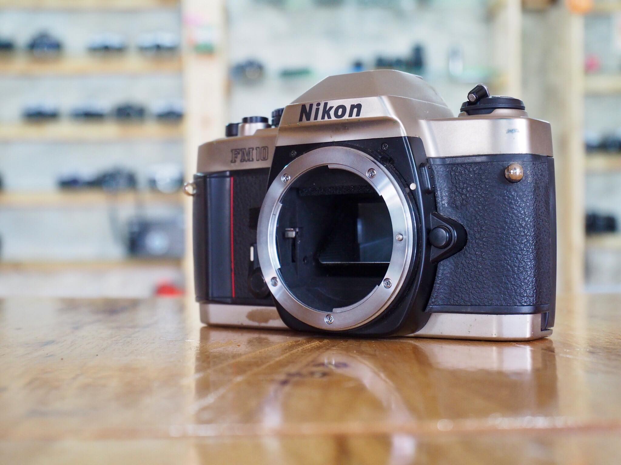 NIKON FM10