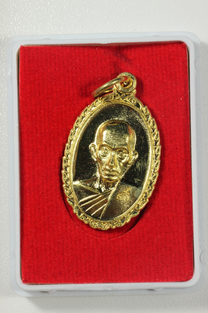 หลวงพ่อรวย รุ่น รวย รวย เฮง เฮง