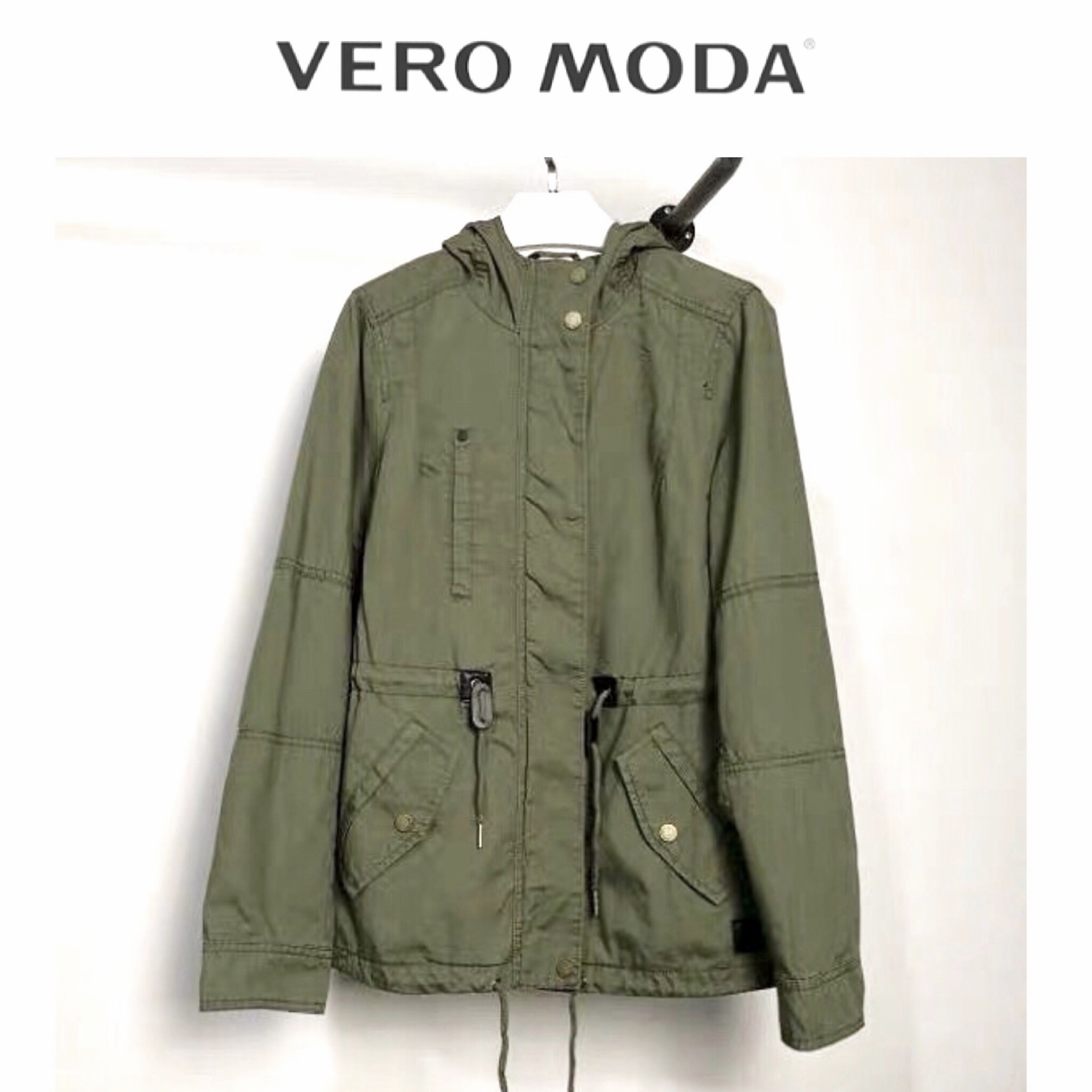 Vera moda เสื้อฮู้ดทหาร เสื้อคลุม สีเขียว หมวกฮู้ด เสื้อปาร์กา เสื้อ นอก งานแบรนด์ VERA MODA งานสวยเท่ห์มากคะ Size M/L/XL เขียว