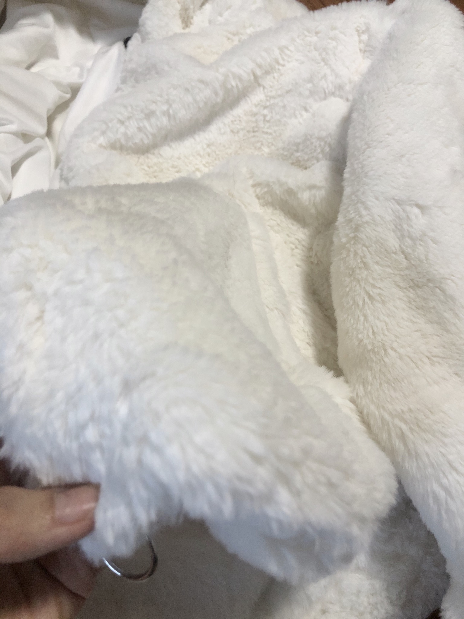 Forever21 เสื้อเฟอร์กันหนาว หมวกฮู้ด เสื้อขน แบรนด์ forever21 (FLUFFY COAT) ขาว