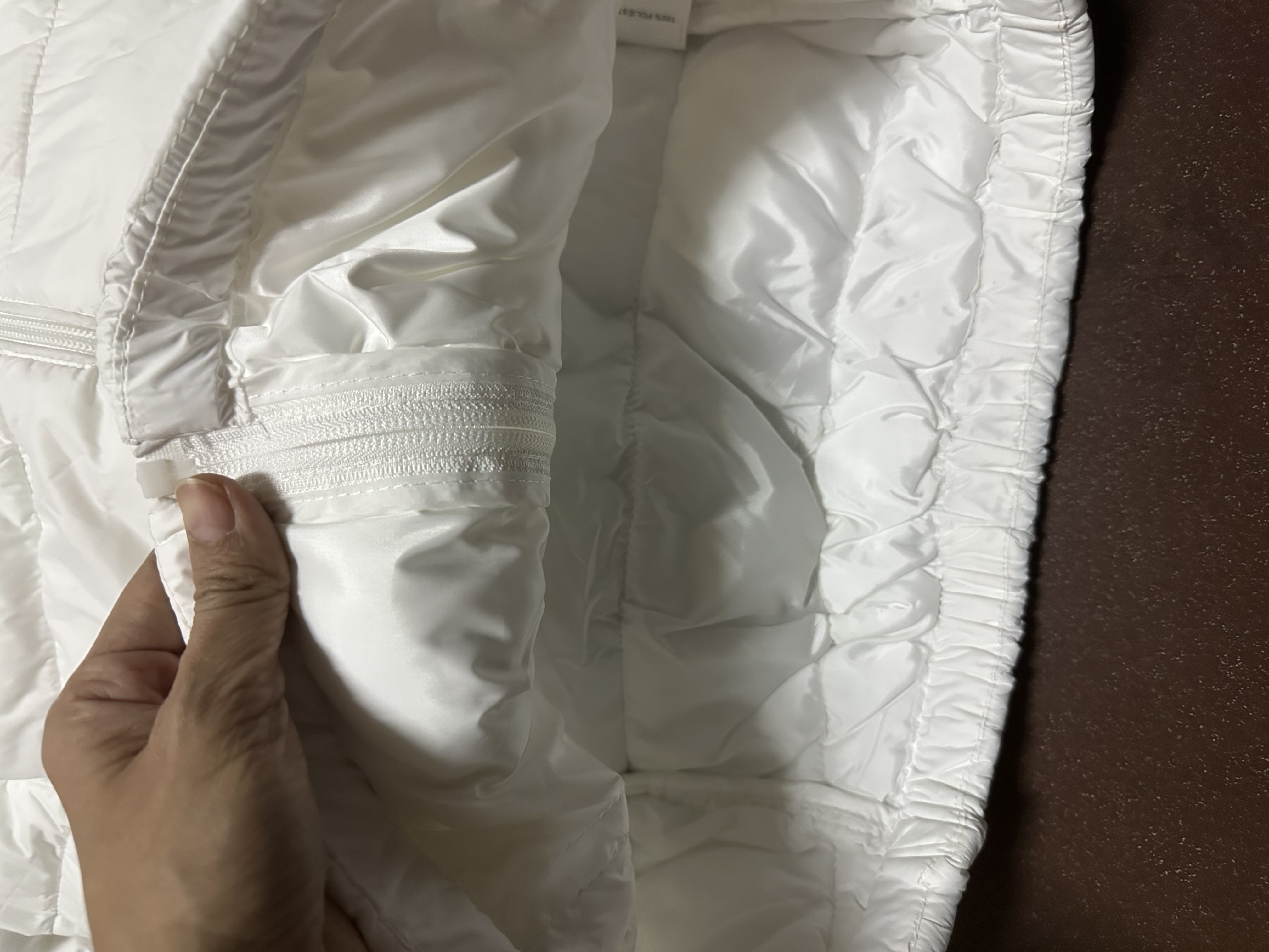 เสื้อกันหนาว บุนวมอุ่น แต่งเฟอร์ ฮู้ด สีขาวครีม LH สำเนา นู้ด