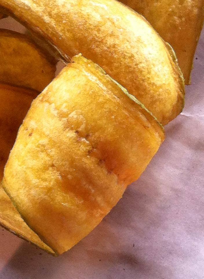 กล้วยกระทบเปลือกอบเกลือ (230g.)