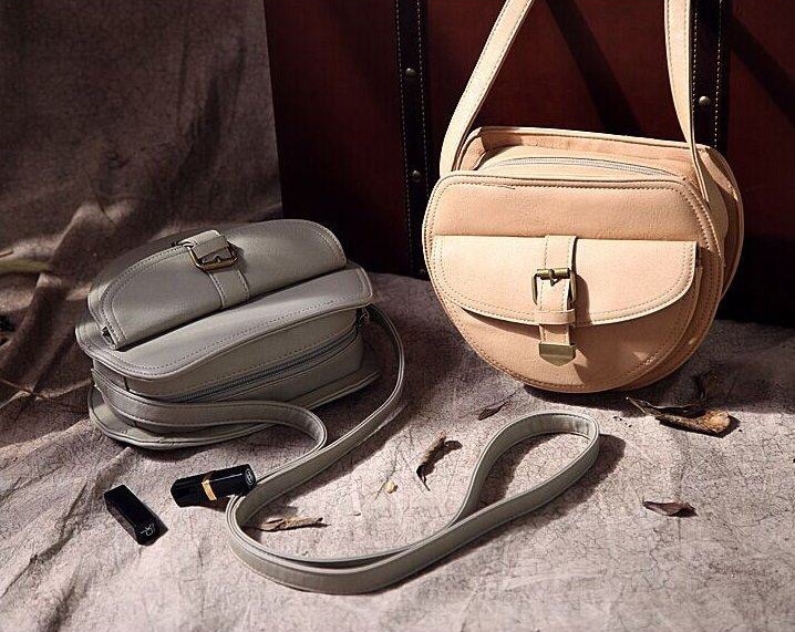 กระเป๋า หนังสะพายข้าง กระเป๋าหนัง สีครีม แบรนด์ C&Aแท้ จาก USA สไตล์ vintage เนื้อหรู หนังเนียนนุ่ม