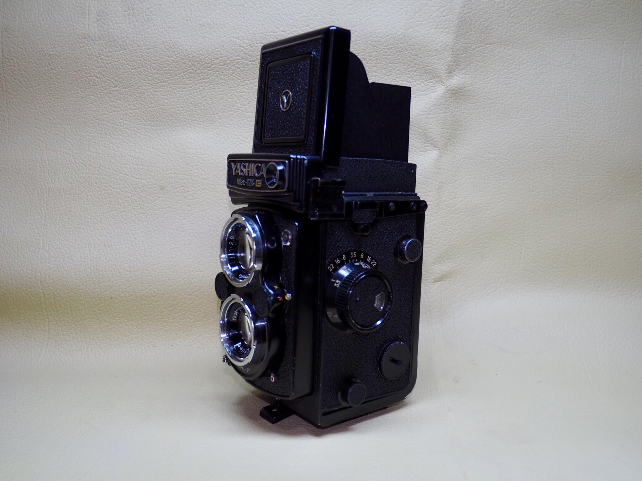 YASHICA MAT 124G