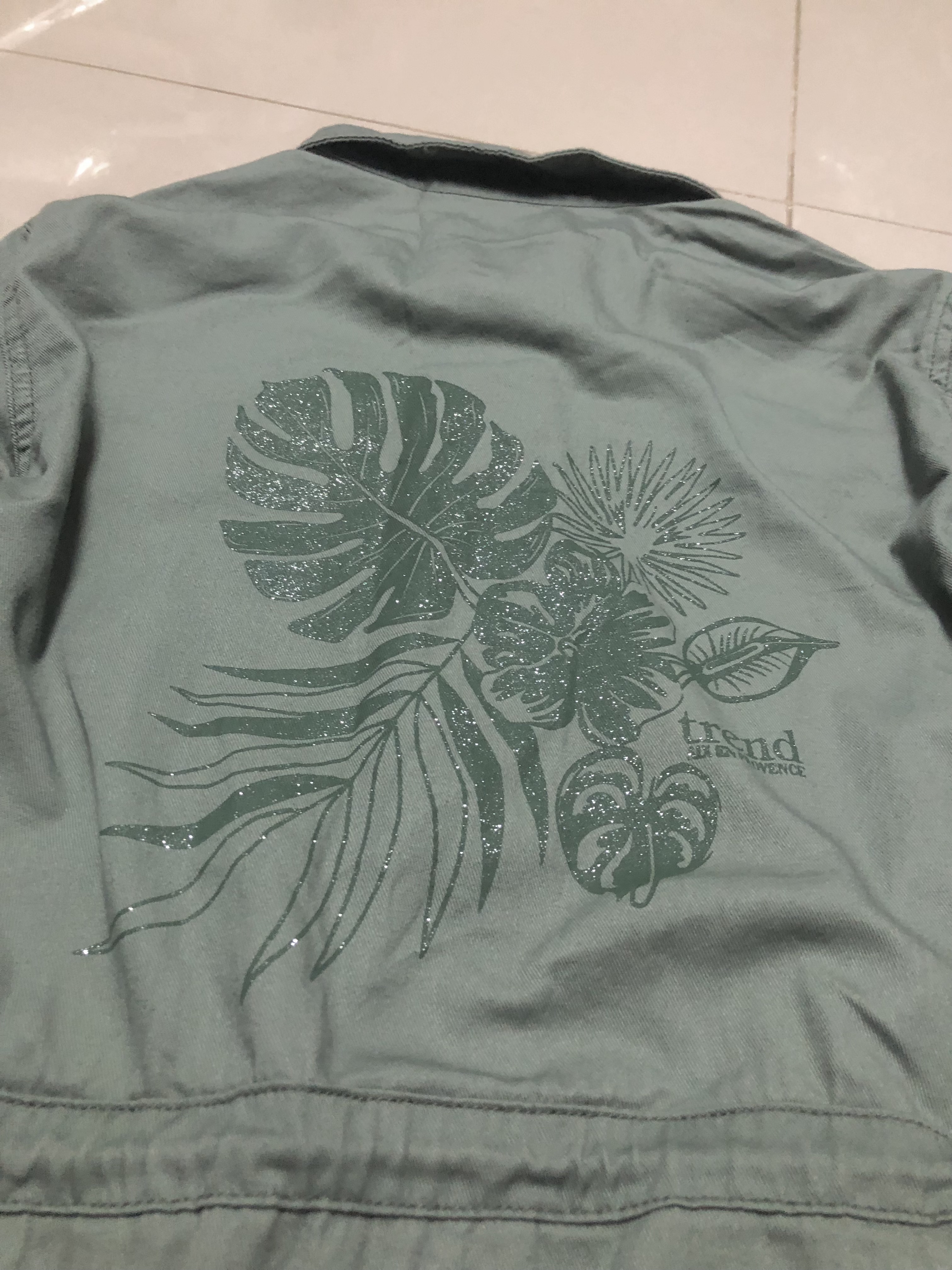 Trend เสื้อนอกเขียวทหาร เสื้อแจ็คเก็ต แนวทหาร แบรนด์ TRENDแพทเทิน สวย เท่ห์ มาก เขียว