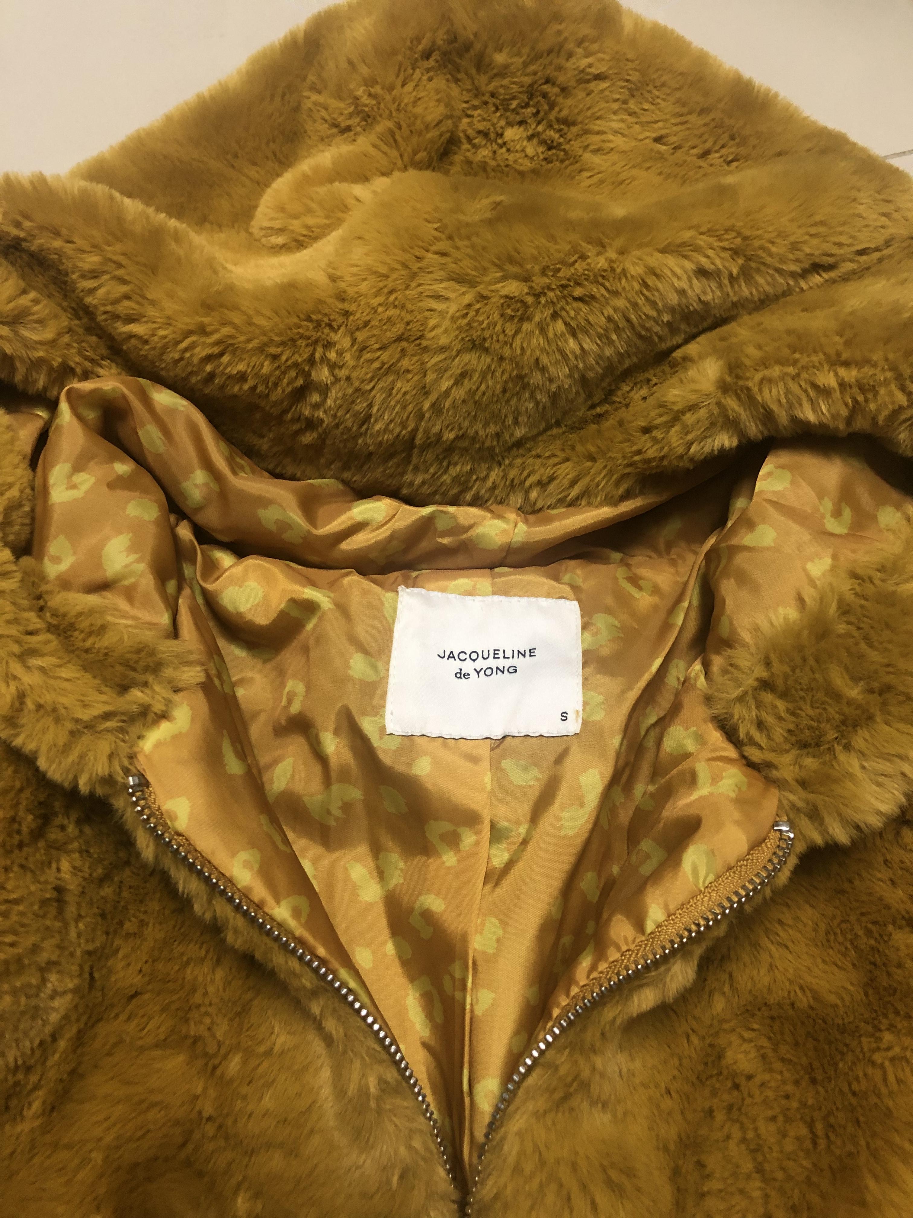 Jacqueline เสื้อเฟอร์กันหนาว หมวกฮู้ด เสื้อขน Fluffy coat แบรนด์ jacqueline เหลืองขมิ้น