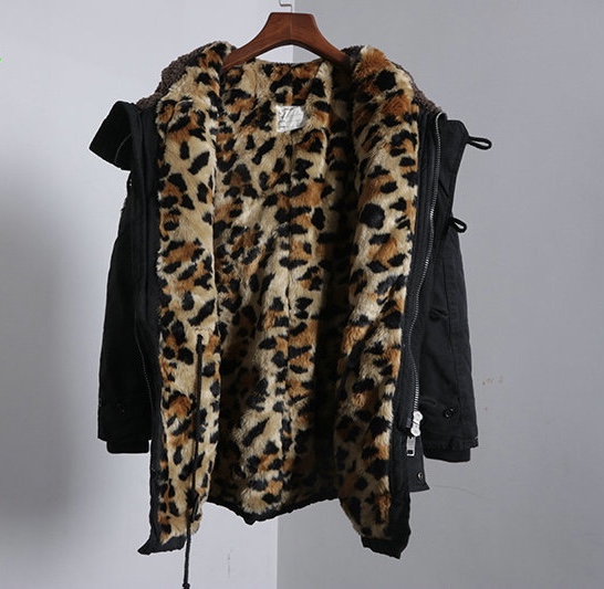 เสื้อกันหนาว ติดฮูท เสื้อcoat แบรนด์ดัง ญี่ปุ่น MOUSSY japan สีฟ้าอ่อน แต่งซับขนอุ่นด้านใน (ขนด้านในถอดใส่ได้ทั้งชิ้นเลยคะ )มีกระดุมSize M/L * ไม่มีขนเฟอร์ปลายหมวกนะคะ* สำเนา สำเนา