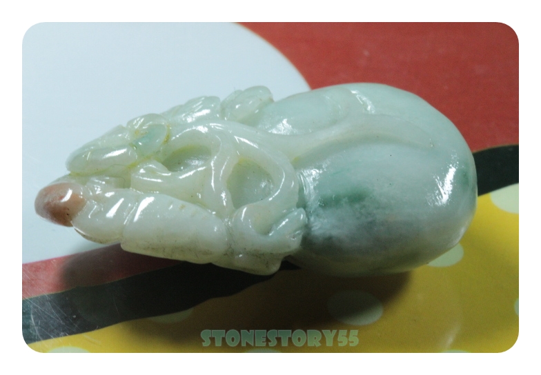 จีัหยกแกะสลักรูปน้ำเต้าสองสี