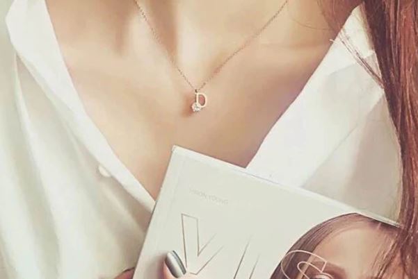 สร้อยคอ ผู้หญิง สร้อยทอง พร้อมจี้ เพชรเม็ดเดี่ยว อักษร ตัว D สร้อยทอง พร้อมจี้ สำหรับผู้หญิง ใส่สวย ๆ 379667