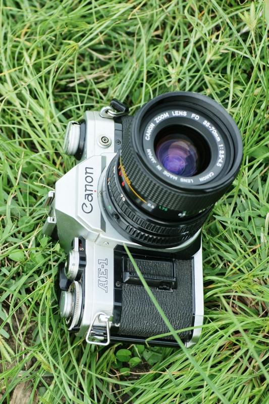CANON AE-1 CANON ZOOM LENS FD 35-70MM.F3.5-4.5 MACRO