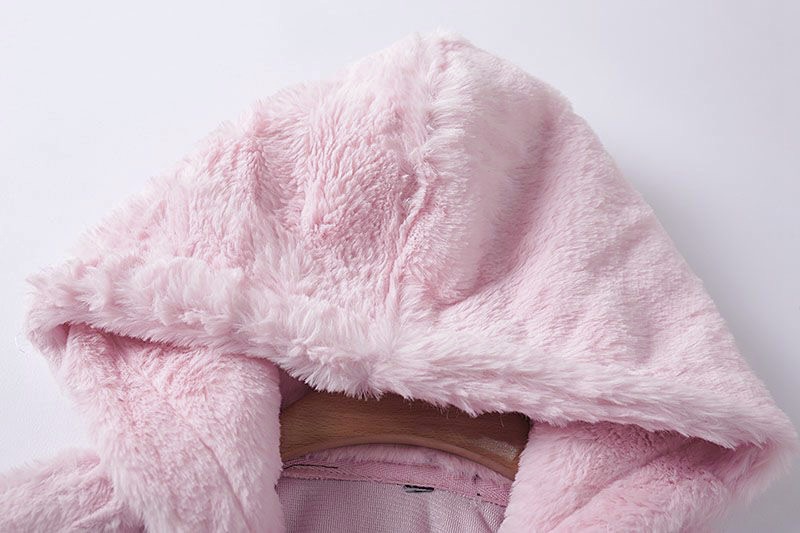 Page one เสื้อเฟอร์กันหนาว หมวกฮู้ด เสื้อขน Fluffy coat สีชมพูอ่อน แบรนด์ love tree ชมพู