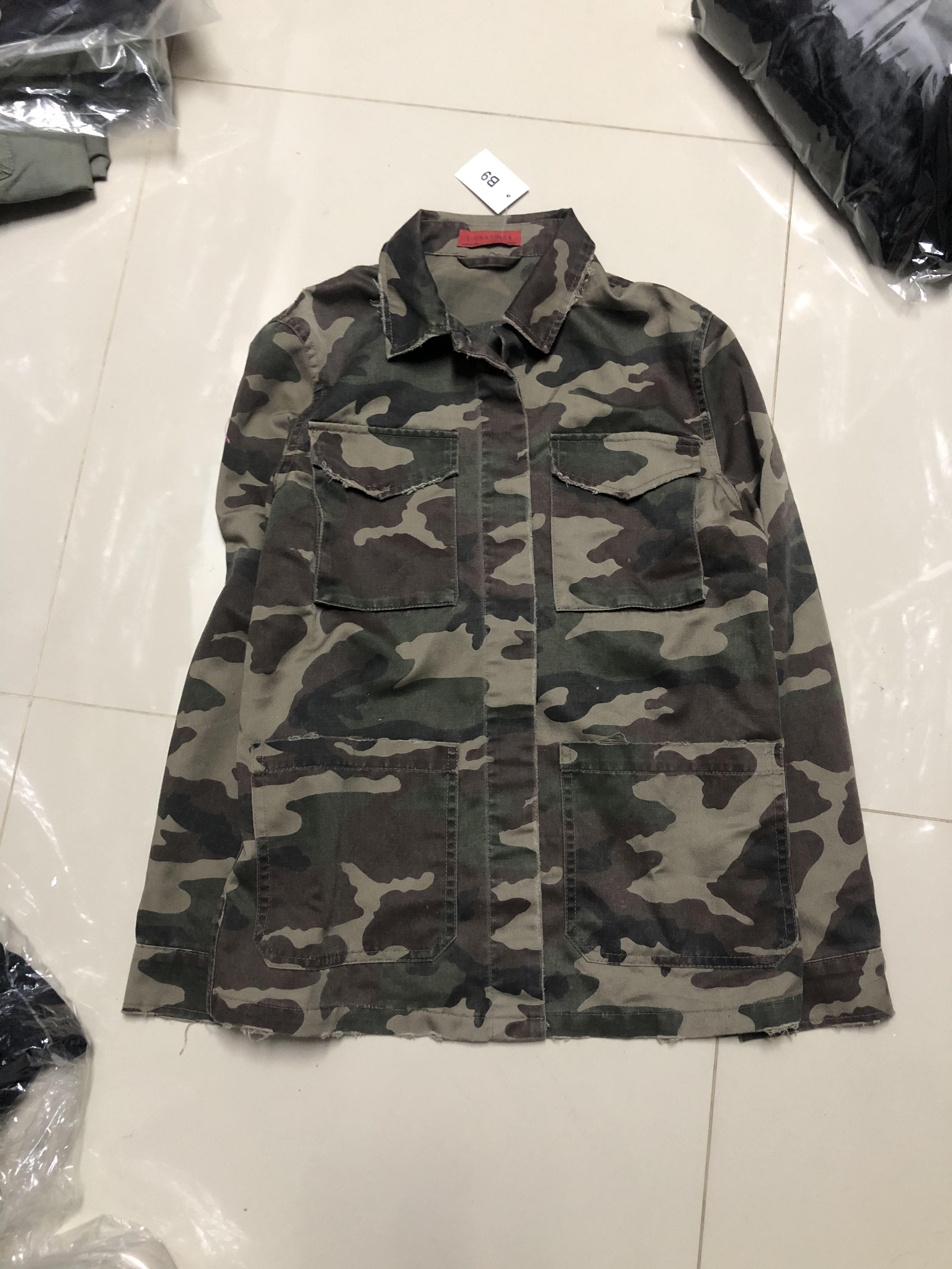 เสื้อนอกทหาร เสื้อแจ็คเก็ต ลายพราง แนวทหาร แต่งลายปัก แพทเทินสวย เท่ห์ มาก แบรนด์ Signature เขียว