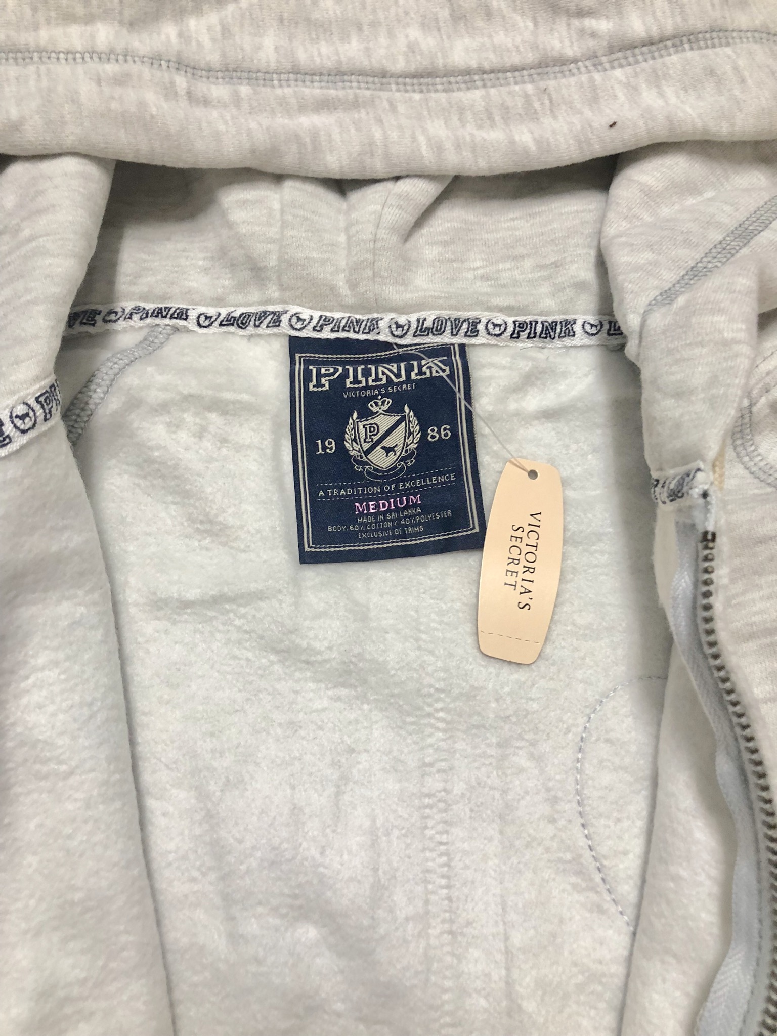 Pink by victoria's secret เสื้อแจ็คเก็ต เสื้อนอก เสื้อฮู้ดวอร์ม สีเทา แต่งลายปัก เทาอ่อน