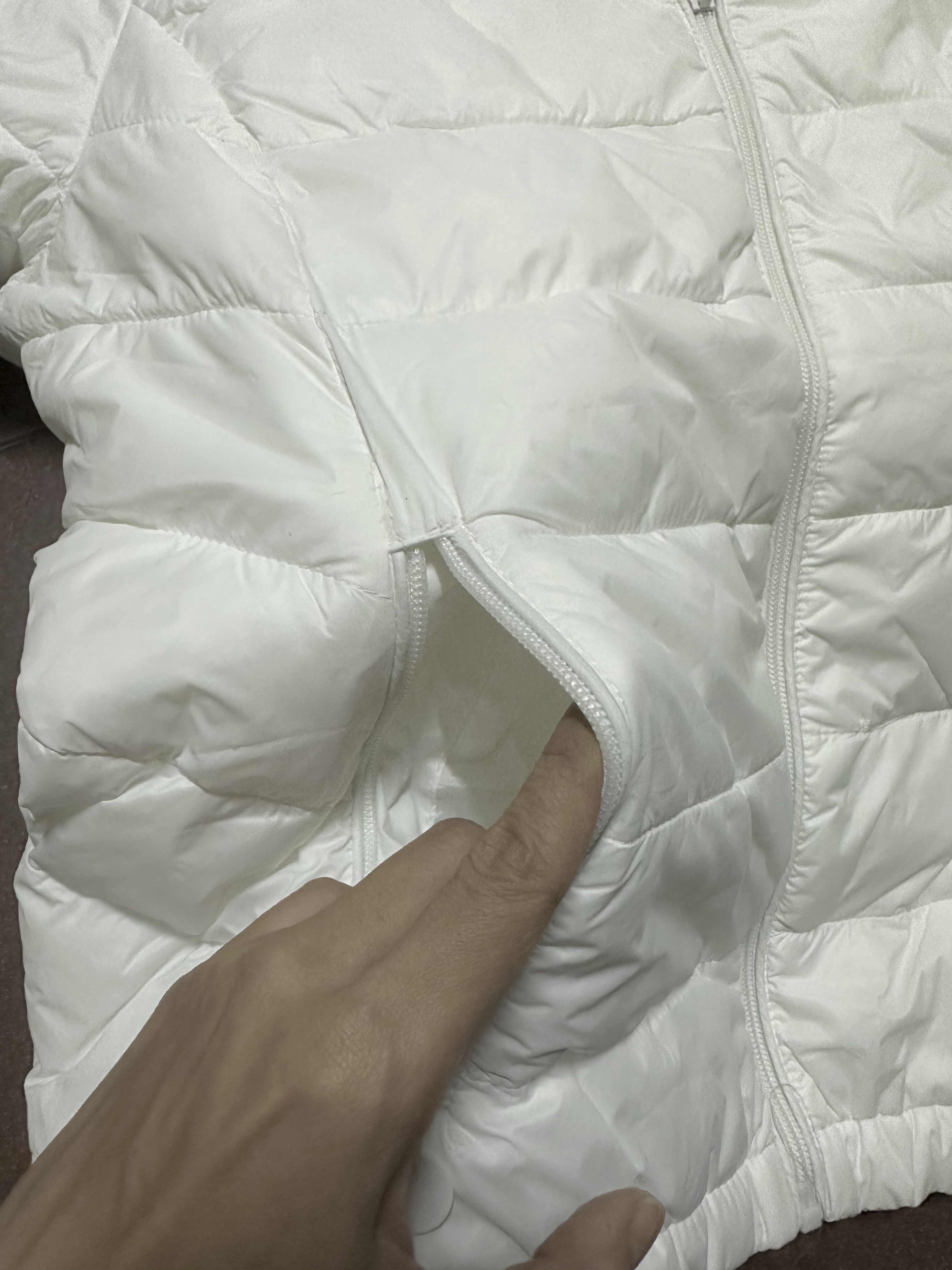 เสื้อกันหนาว บุนวมอุ่น แต่งเฟอร์ ฮู้ด สีขาวครีม LH สำเนา นู้ด