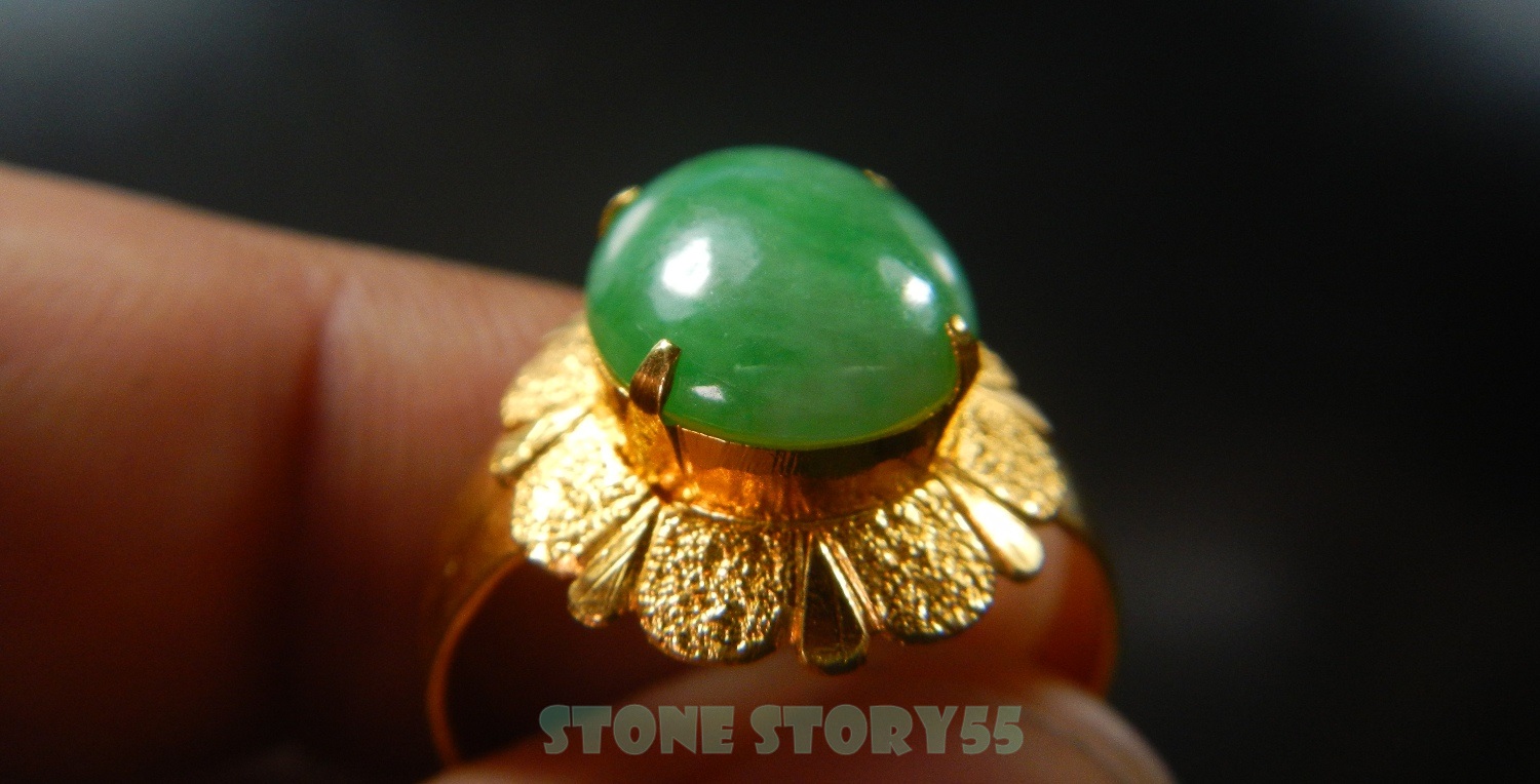 หยกพม่าสีเขียวสวย