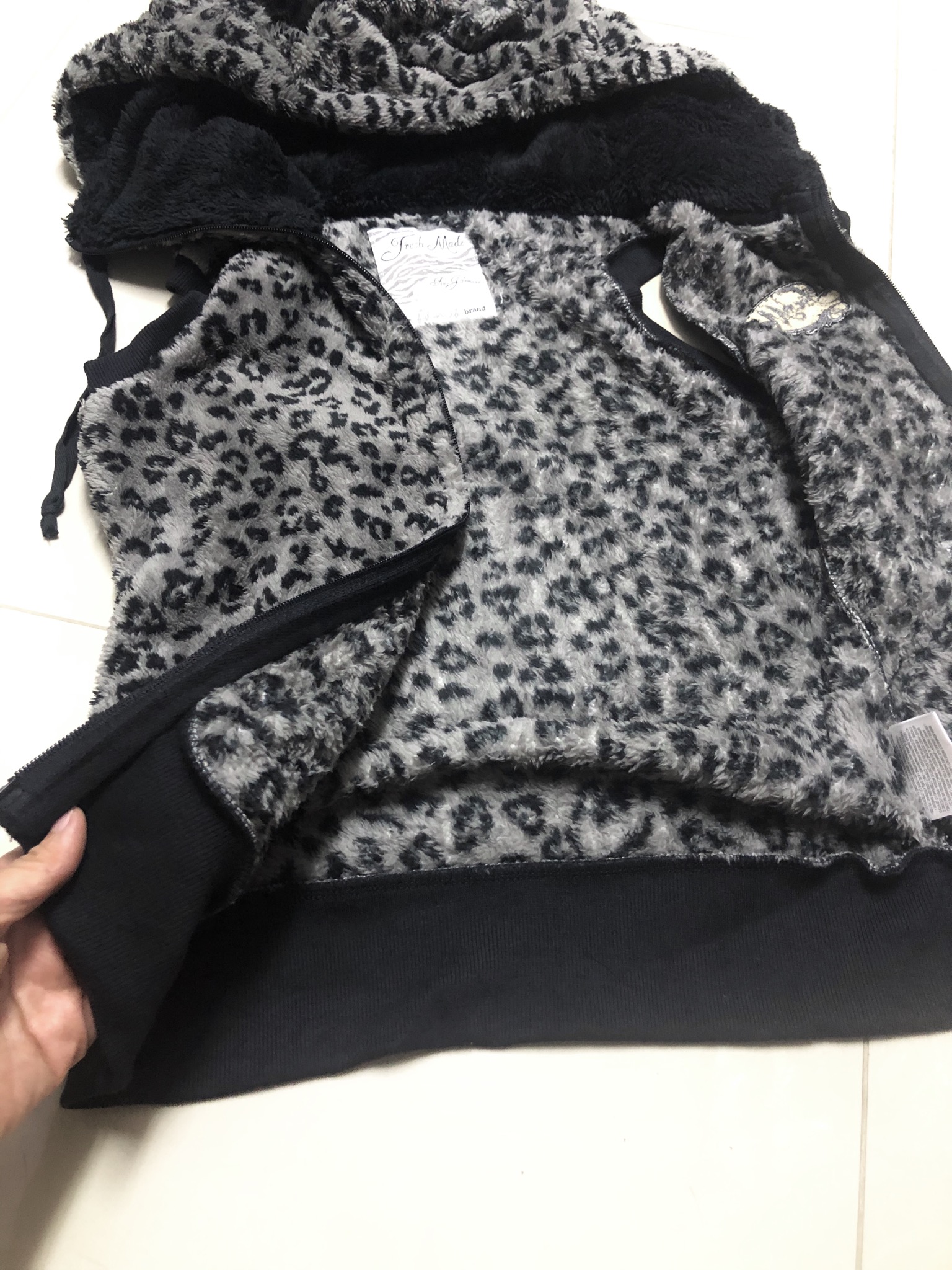 Fresh made เสื้อกั๊กฮู้ด เฟอร์ กันหนาว ลายเสือ แต่งฮู้ด ขนนุ่ม Fresh made ลายเสือ