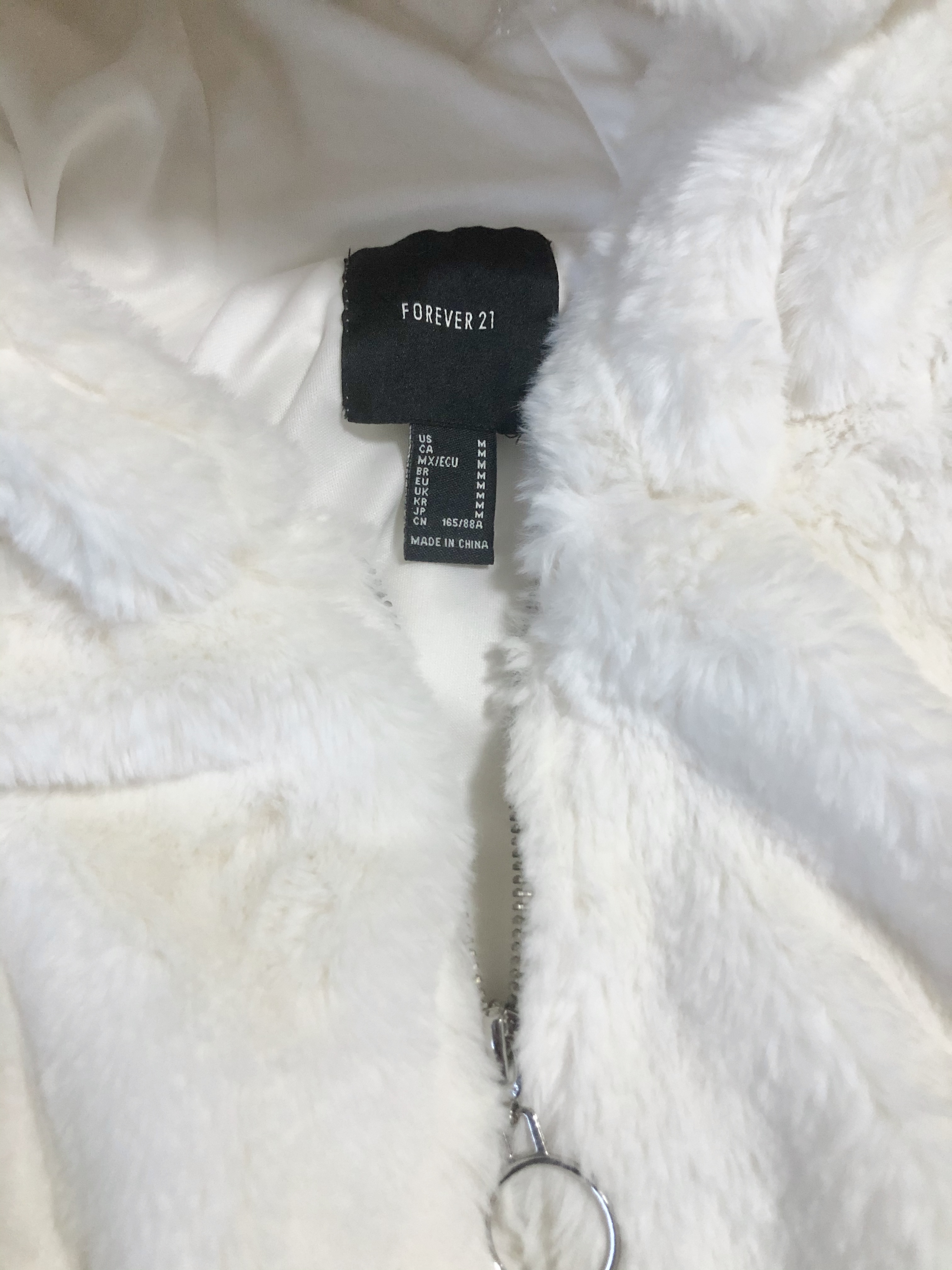 Forever21 เสื้อเฟอร์กันหนาว หมวกฮู้ด เสื้อขน แบรนด์ forever21 (FLUFFY COAT) ขาว