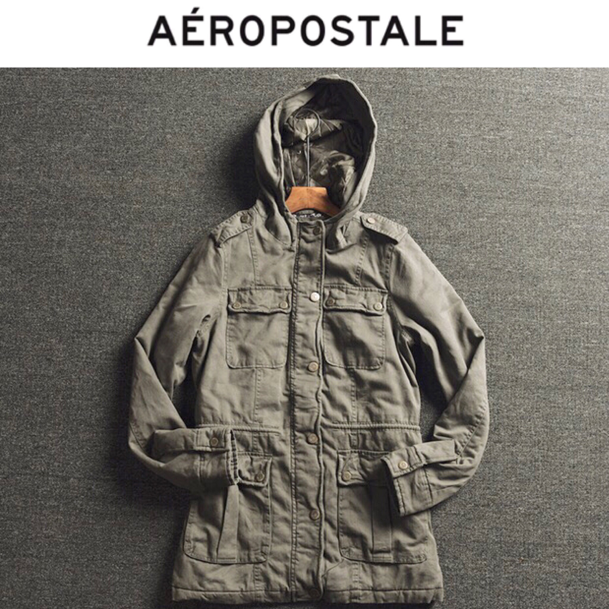 Aeropostale เสื้อกันหนาวฮูท เสื้อคลุมฮูทสีเขียวทหาร งาน AEROPOSTALE บุนวมอุ่น แนวๆ แพทเทินสวย เท่ห์มากคะ Size S/M/L/XL เขียว