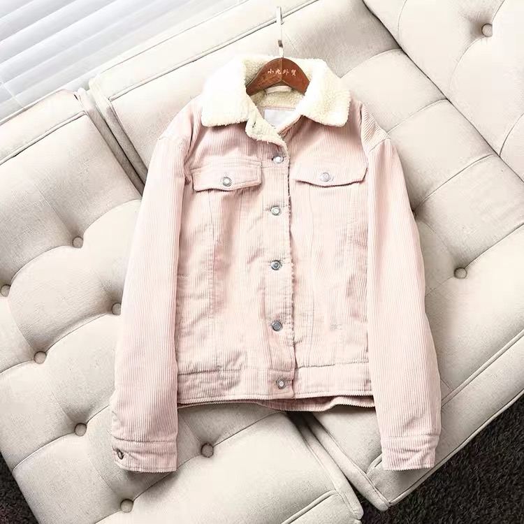 Bershka เสื้อกันหนาว เสื้อแจ็ค เนื้อลูกฟูก แต่งซับขนอุ่น สีขาวด้านใน แบรนด์ BESHKAงานสวย น่ารักมากคะ