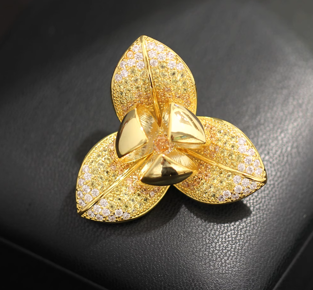 เข็มกลัด ดอกพุดซ้อน ดอกการ์ดีเนีย ฝังเพชร สวยหรู หลากสี เขียวมรกต ฟ้า ทอง เงิน ฝังเพชร CZ AAA 626715