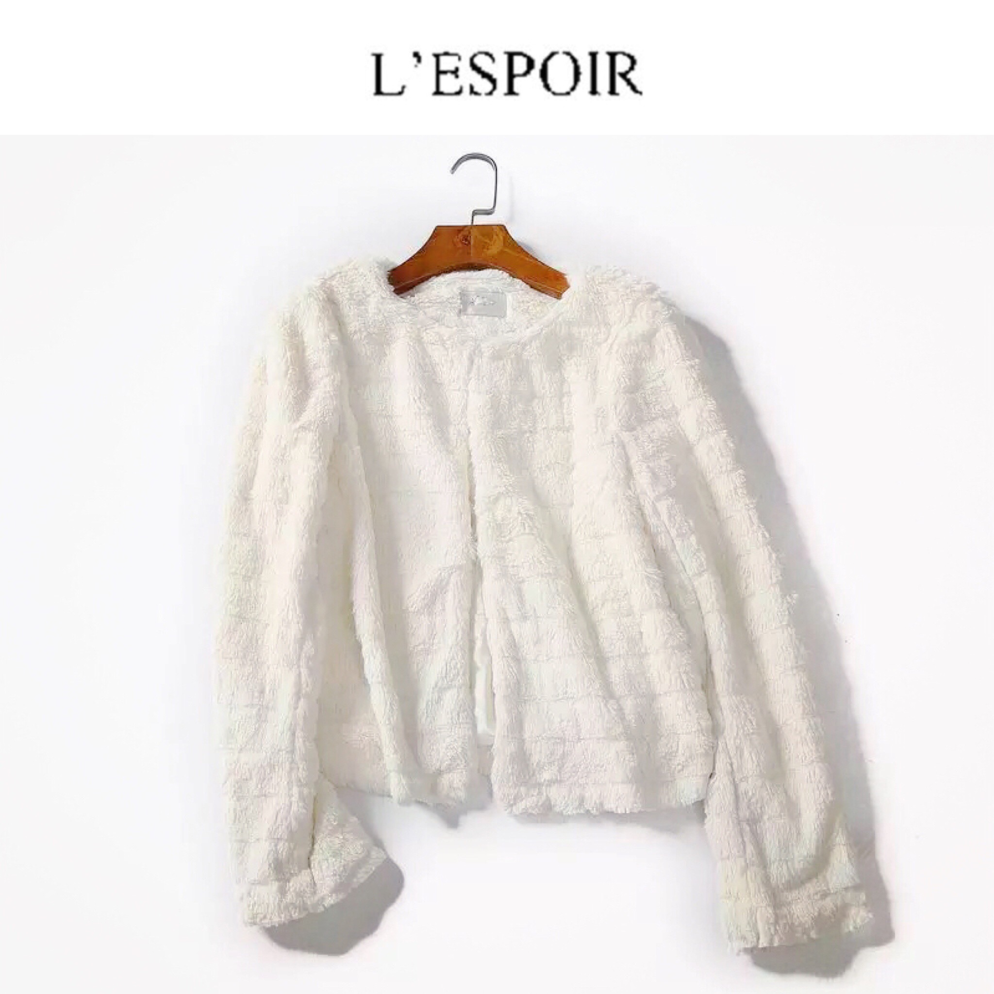 เสื้อคลุม เสื้อนอก กันหนาว เสื้อกันหนาวแต่งขนสีขาว แบรนด์เนม L'Espoir แท้ งานสวย ขนนุ่ม เนื้อละเอียดมากคะ Size M/L ขาว