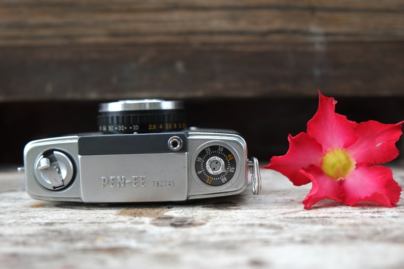 OLYMPUS PEN-EES