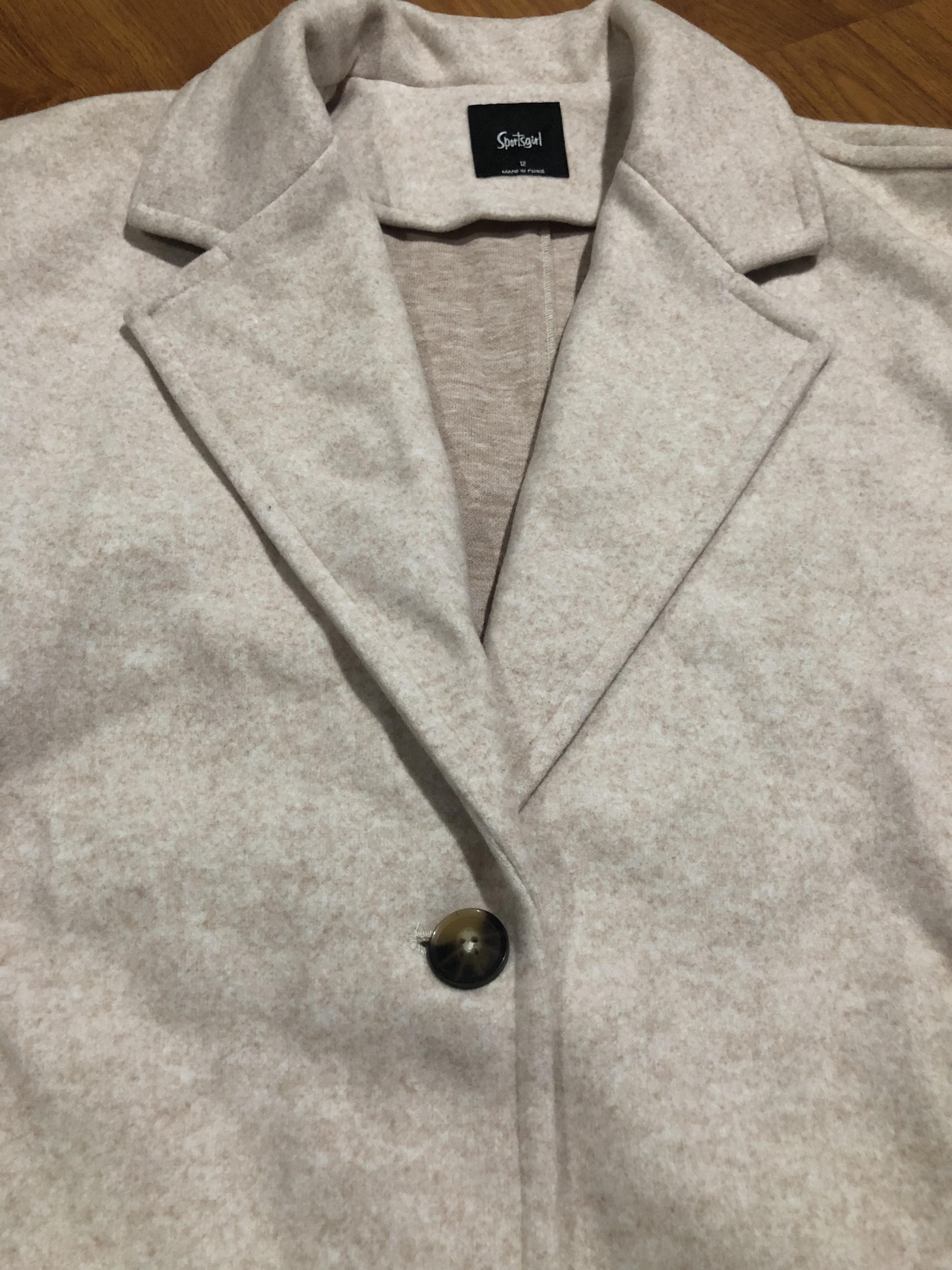 เสื้อโค้ดกันหนาว เสื้อกันหนาว overcoat โค้ทวูล สักหลาด ผสมวูล สีดำ แต่งคอปก กระดุมสองแถว แบรนด์ATCHING สำเนา สำเนา สำเนา สำเนา สำเนา ดำ
