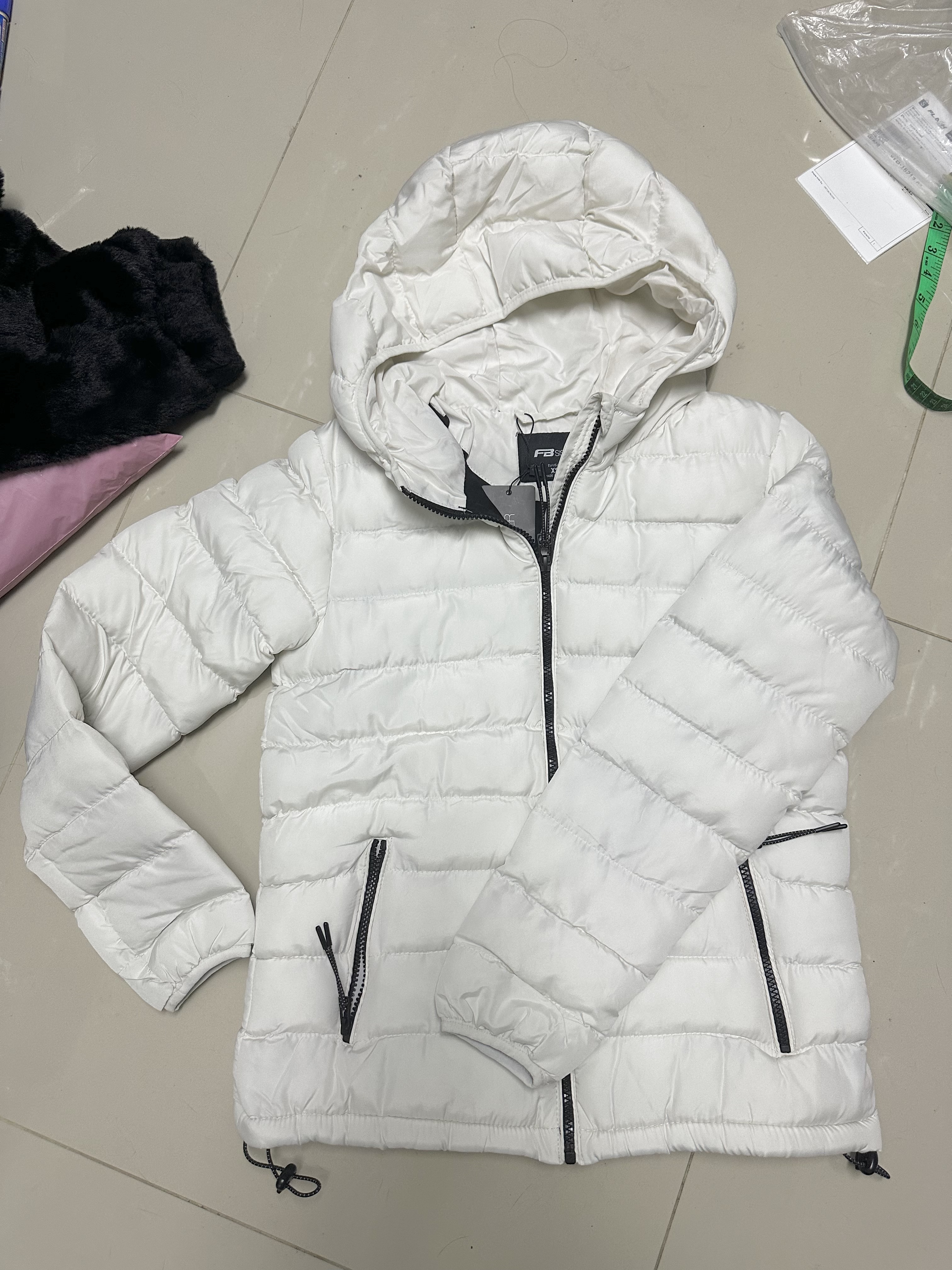 เสื้อกันหนาว เสื้อฮู้ดเฟอร์ บุนวมอุ่น สีขาว แบรนด์ FB SISTER (padded puffer coat สำเนา ขาว