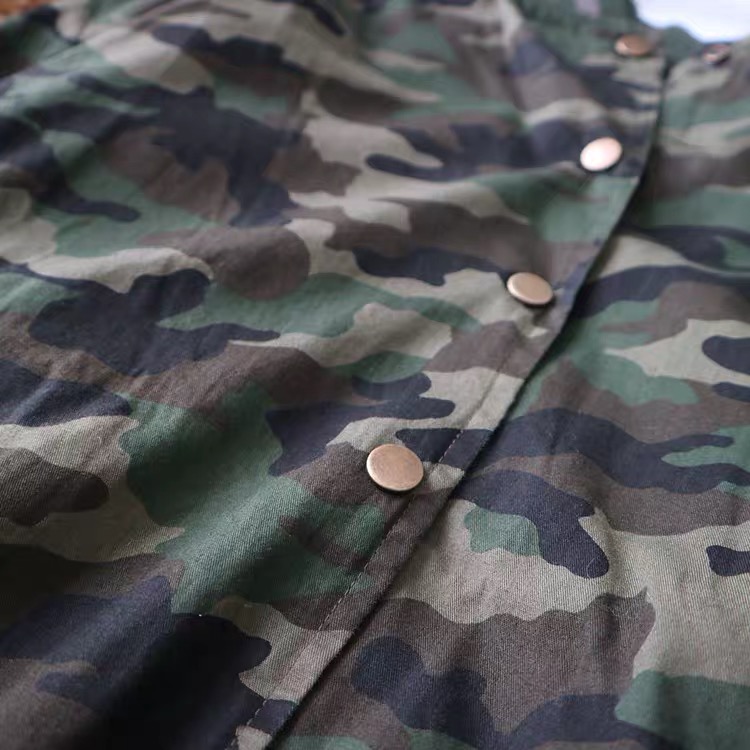 เสื้อเขียวทหาร เสื้อนอก เสื้อคลุมลายพราง แนวทหาร แพทเทินสวย เท่ห์มาก คะ สำเนา ลายพราง