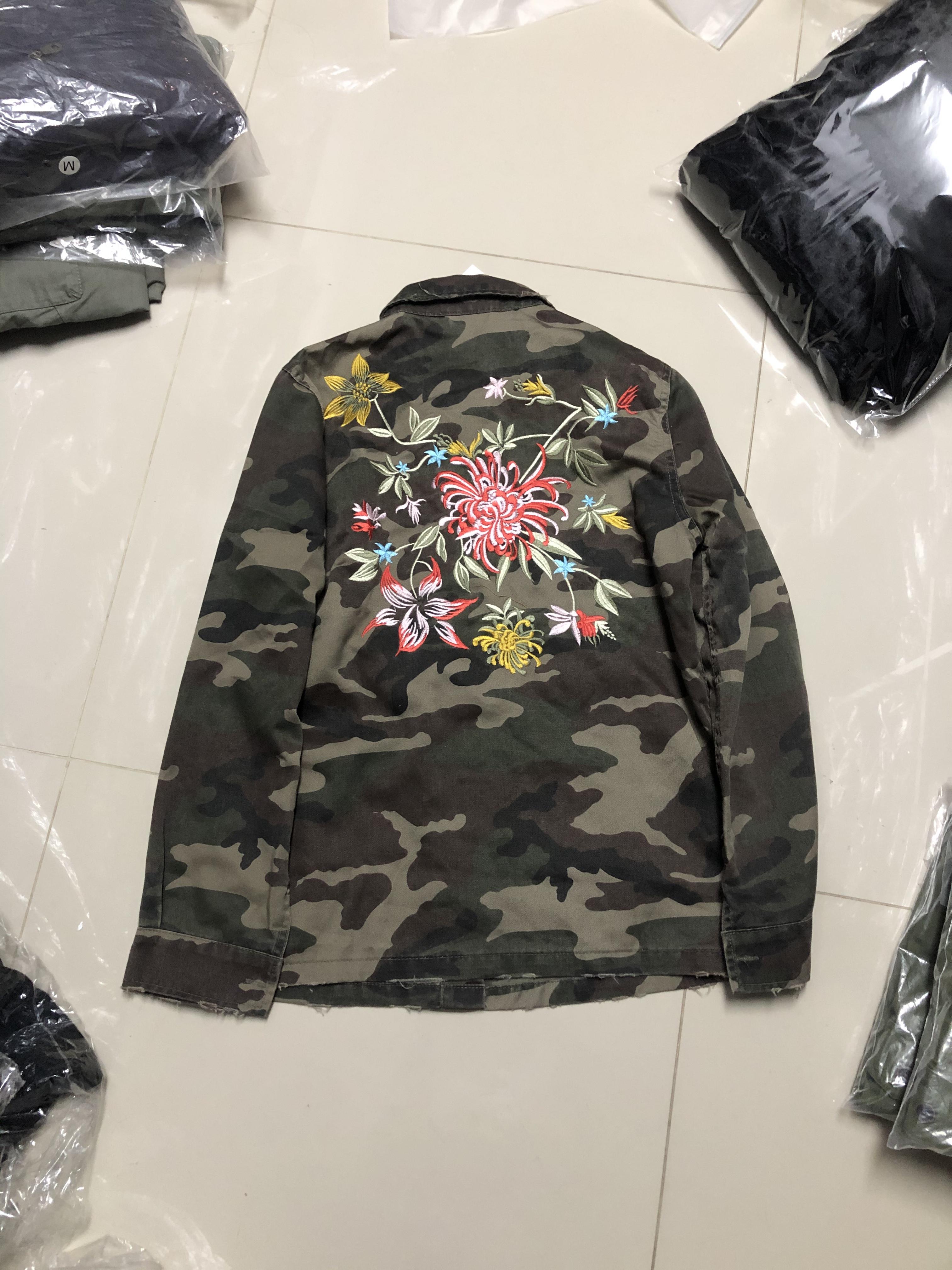เสื้อนอกทหาร เสื้อแจ็คเก็ต ลายพราง แนวทหาร แต่งลายปัก แพทเทินสวย เท่ห์ มาก แบรนด์ Signature เขียว