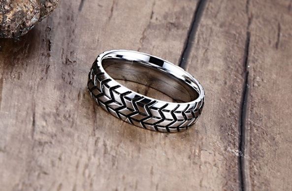 แหวนผู้ชาย แหวนเงิน Stainless Steel แหวนสแตนเลสแท้ ดีไซน์ เป็น ยางรถยนต์ แบบเท่ ๆ แหวนผู้ชาย วัยรุ่น แนว ๆ 469593