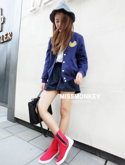 เสื้อ jacket แจ็คเก็ด วอร์มกันหนาว ผ้าสักหลาด สไตล์เสื้อเบสบอล สีน้ำเงิน แต่งแขวเอวจั๊ม กระดุมผ่าหน้า ลายกล้วย ด้านหลังแต่งปัก น่ารักๆคะ Free size