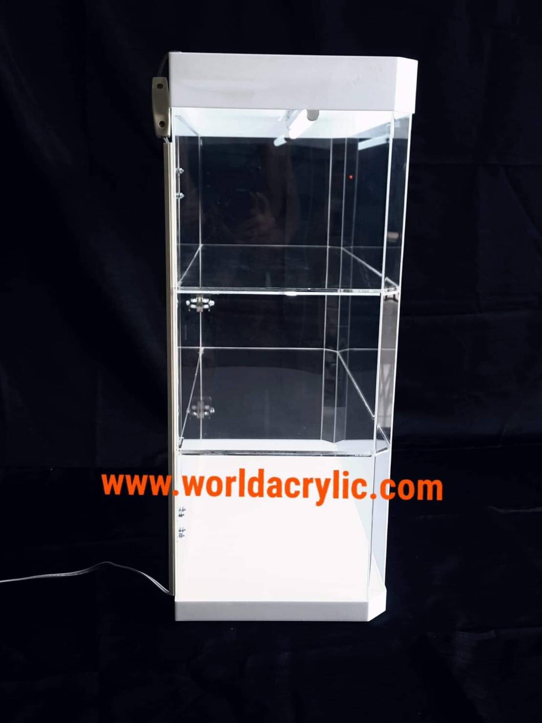 ตู้โชว์สี่เหลี่ยมแบบมีไฟ