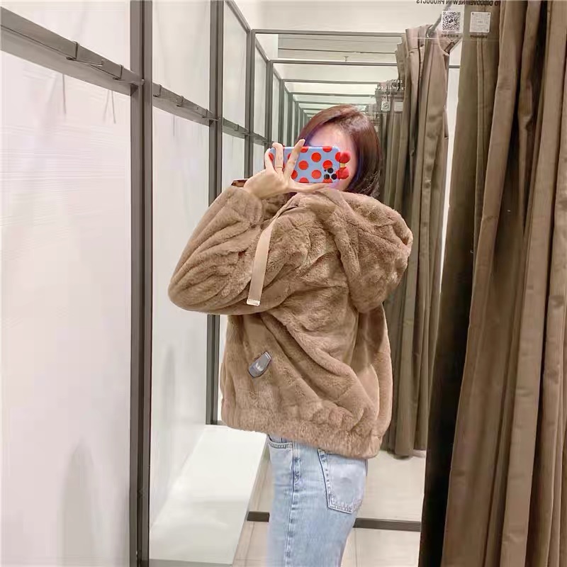 Page one เสื้อเฟอร์กันหนาว หมวกฮู้ด เสื้อขน Fluffy coat แบรนด์ page One ดำ