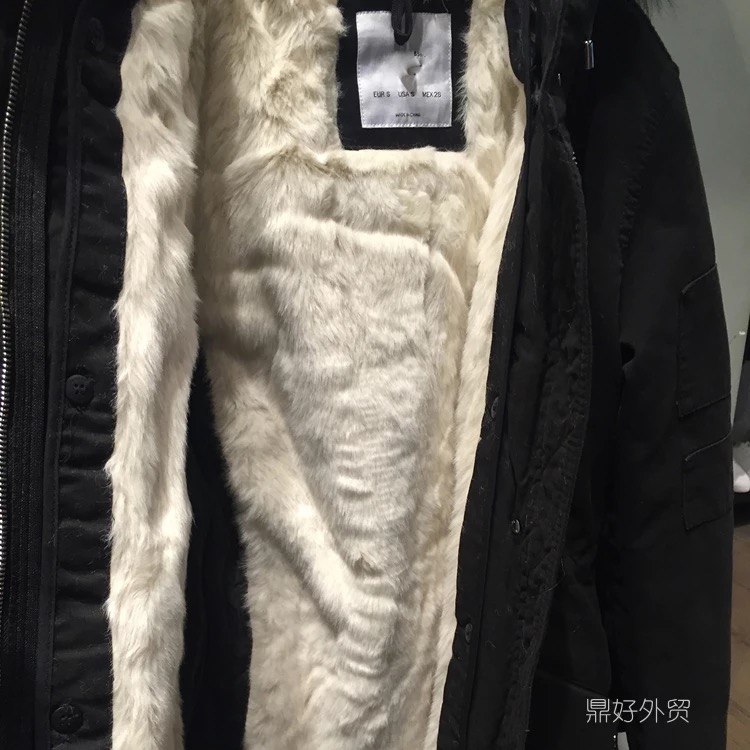 เสื้อโค้ทฮูท BERSHKAกันหนาว Parka สีเขียวแต่งขนเฟอร์ ซับขนอุ่นด้านใน (เฟอร์ & ขนอุ่นด้านใน ถอดได้คะ) งานสวย บุนวมอุ่น ใส่ติดลบได้เลยคะ Size XS/S/M/ L เขียว
