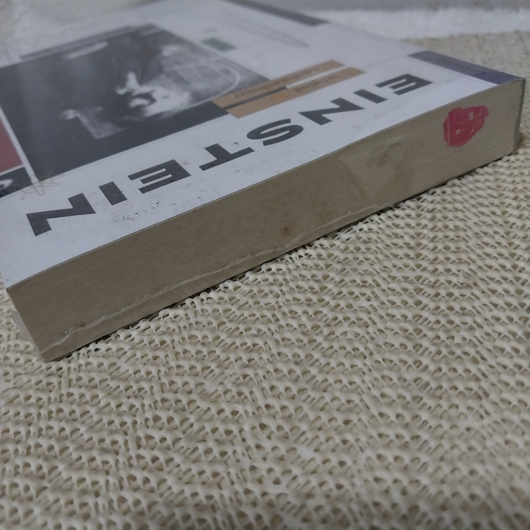 Einstein : หลุมดำ และบิกแบง / ศ.ดร.ไพรัช ธัชยพงษ์