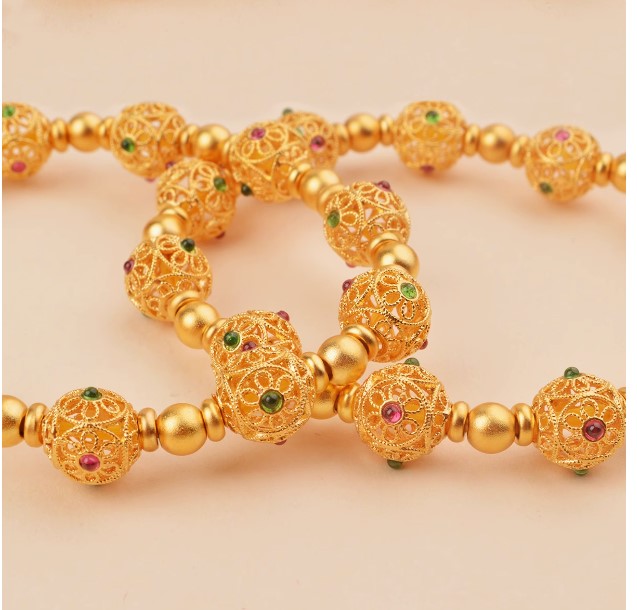 สร้อยข้อมือ ทองชุบ 18 K ลายไทยโบราณ ลูกปัดทรงกลม แกะลาย ดอกไม้ แบบไทย สร้อยข้อมือทอง 570962