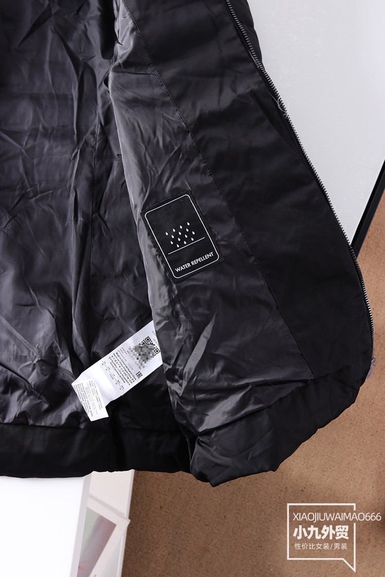 ARMANI เสื้อกันหนาว เสื้อฮู้ดเฟอร์ บุนวมอุ่น แบรนด์ ARMANI(ฮู้ดถอดได้ค่ะ) ดำ
