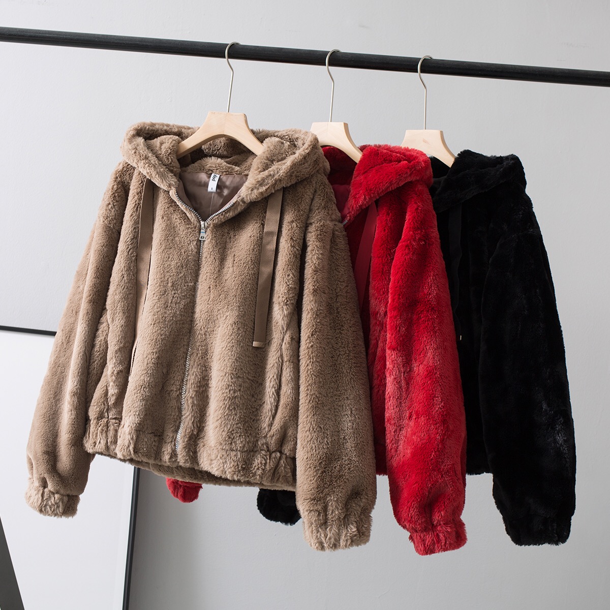 Page one เสื้อเฟอร์กันหนาว หมวกฮู้ด เสื้อขน Fluffy coat แบรนด์ page One ดำ