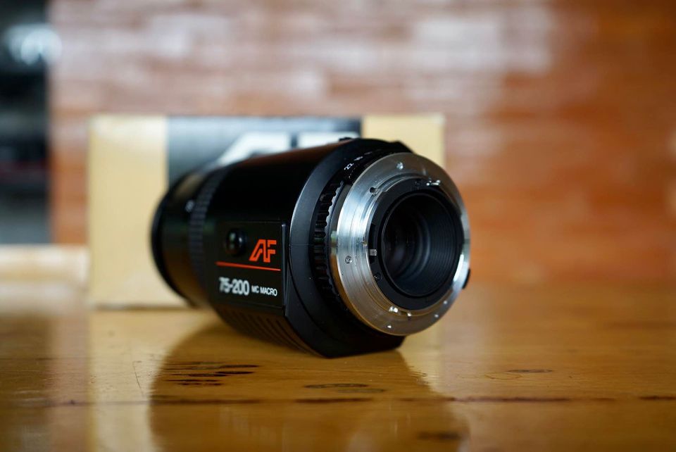 COSINA AUTO FOCUS ZOOM LENS 75-200MM.F4.5 MC MACRO/MARK II +TELE CONVERTER X1.5 +ADAPTER OM TO EOS