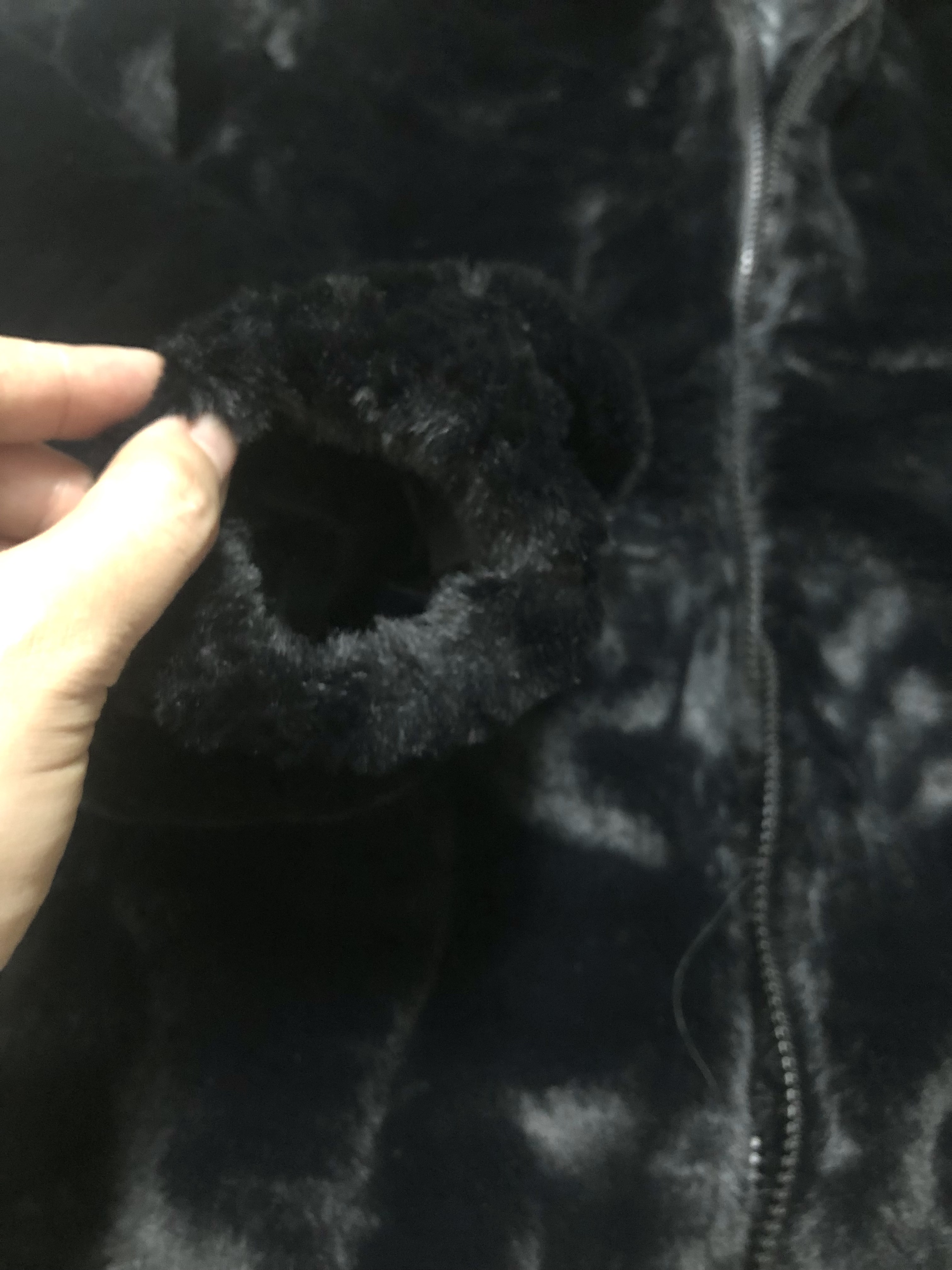 Forever21 เสื้อเฟอร์กันหนาว หมวกฮู้ด เสื้อขน สีดำ (FLUFFY COAT) 兄弟 ขาว