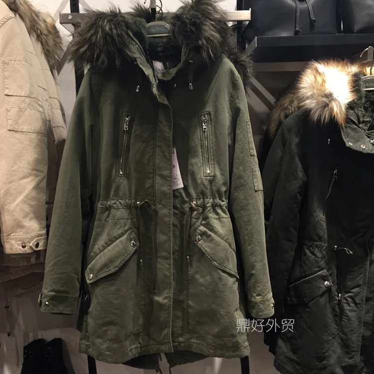 เสื้อโค้ทฮูท BERSHKAกันหนาว Parka สีเขียวแต่งขนเฟอร์ ซับขนอุ่นด้านใน (เฟอร์ & ขนอุ่นด้านใน ถอดได้คะ) งานสวย บุนวมอุ่น ใส่ติดลบได้เลยคะ Size XS/S/M/ L/XL/XXL เขียว