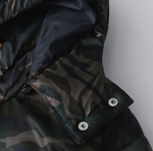 Clockhouse เสื้อกันหนาว ติดฮูท เสื้อบอมเบอร์ บุนวมอุ่น แบรนด์clockhouse over siZe bomber jacket (ฮู้ดถอดได้ค่ะ) ลายพราง