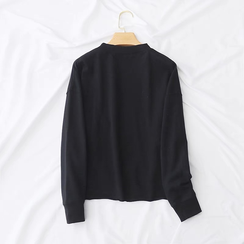เสื้อหนาวไหมพรม สีดำ ลายปักเลื่อม หน้าเสือ FELINE เนื้อผ้ายืด นุ่ม สวย งานญี่ปุ่น sinsay คะ Size L