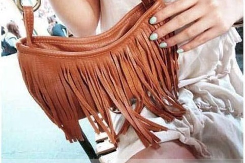 กระเป๋าสะพาย แต่งสายพู่ ไซส์เล็ก 3 สี :สีดำ/น้ำตาล/ขาว