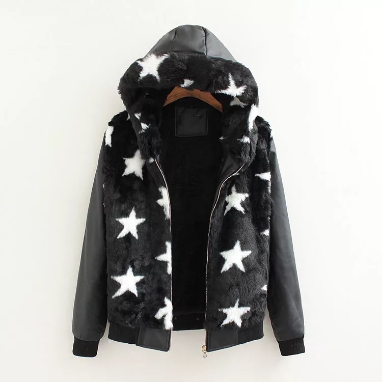 เสื้อกันหนาวแต่งขนลายดาว ติดหมวกฮูท แขนหนัง สวย อุ่น หรู มากๆคะ💰💰฿ 1,250.-𧊂สี:ขาว/ดำ Free Size M/L/XL/XXL/XXL