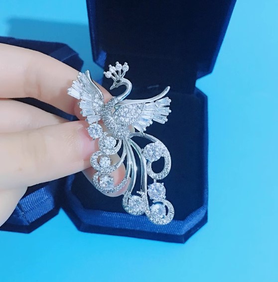 เข็มกลัดเพชร CZ 5A เข็มกลัดนกยูง รำแพน ฝังเพชร สีเงิน ทอง Rose gold ติดเสื้อ ออกงานหรู สวยงาม 668989