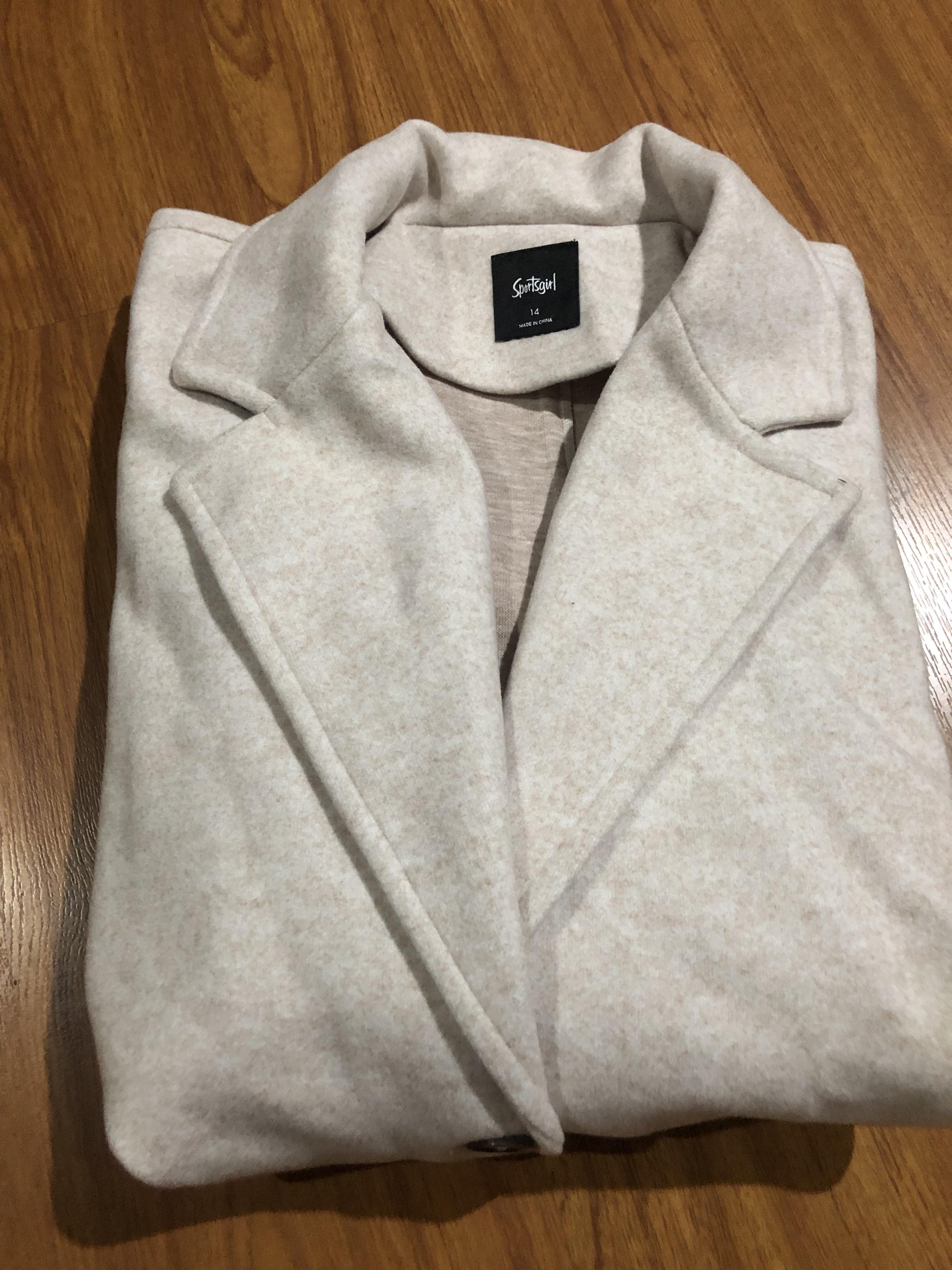 เสื้อโค้ดกันหนาว เสื้อกันหนาว overcoat โค้ทวูล สักหลาด ผสมวูล สีดำ แต่งคอปก กระดุมสองแถว แบรนด์ATCHING สำเนา สำเนา สำเนา สำเนา สำเนา ดำ