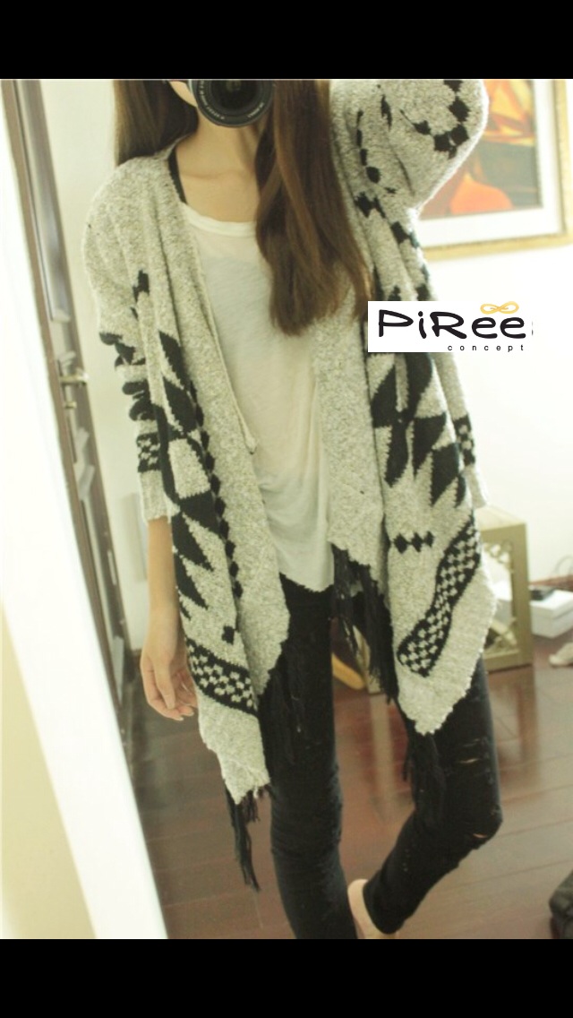 เสื้อหนาว ไหมพรมแซมดิ้นเงิน ลายถักชนเผ่า ชายแต่งพู่ งานZARA KNIT
