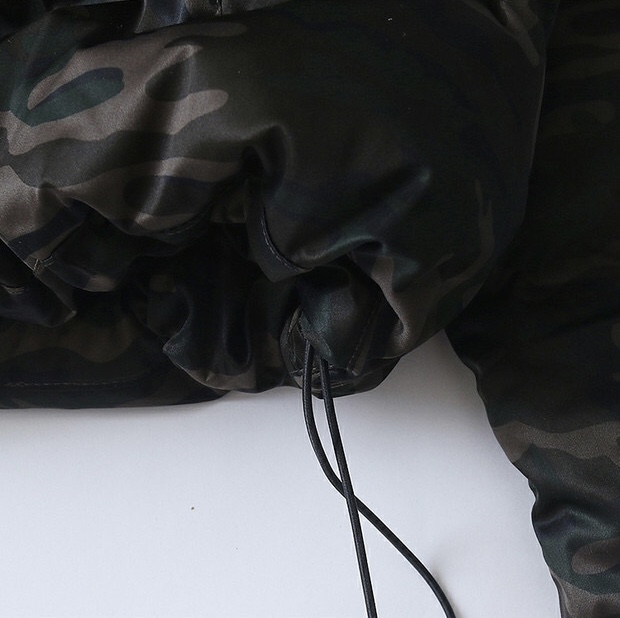 Clockhouse เสื้อกันหนาว ติดฮูท เสื้อบอมเบอร์ บุนวมอุ่น แบรนด์clockhouse over siZe bomber jacket (ฮู้ดถอดได้ค่ะ) ลายพราง